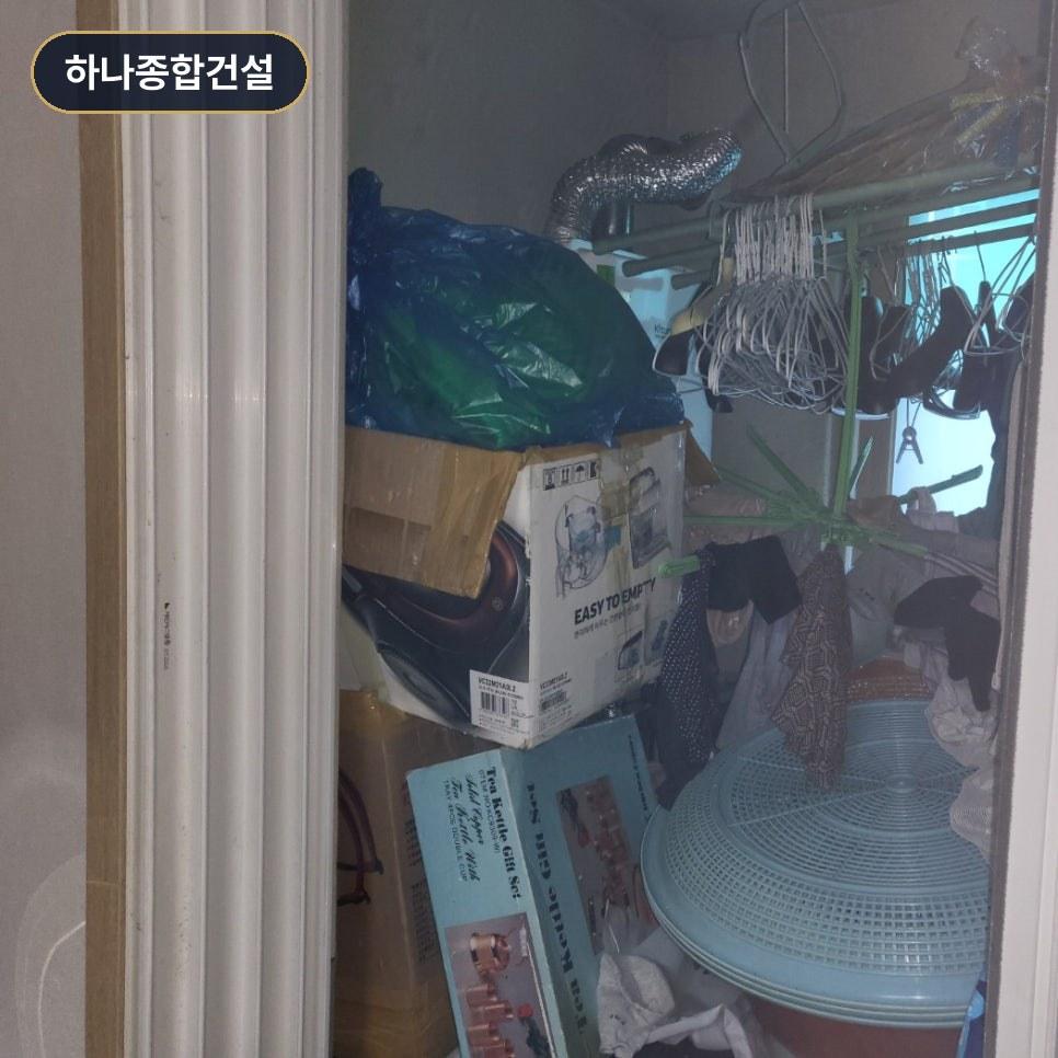 상자와 가전제품 등이 놓인 현장 모습
