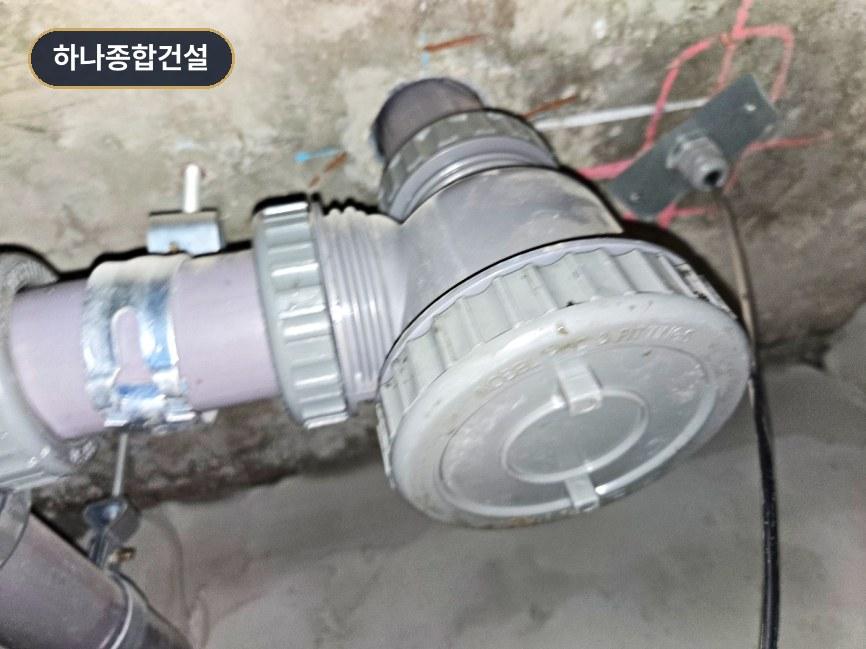 현장에 설치된 배관 및 밸브 장치