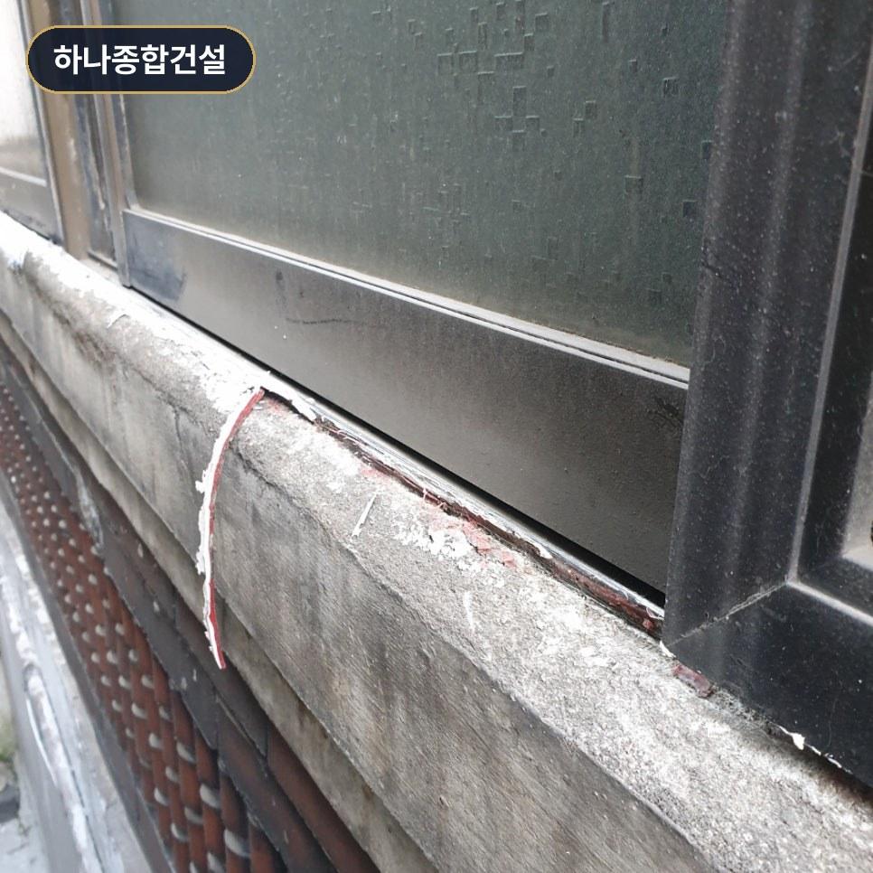 노후되어 코팅이 벗겨진 창호 주변 콘크리트