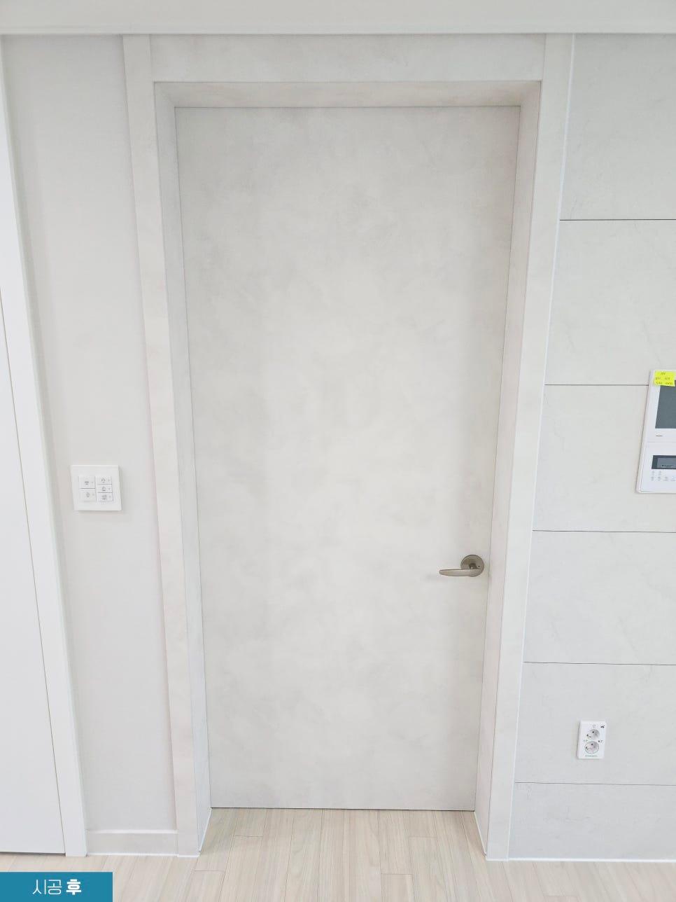 발렌블랑 필름으로 리폼된 도어의 마감 상태