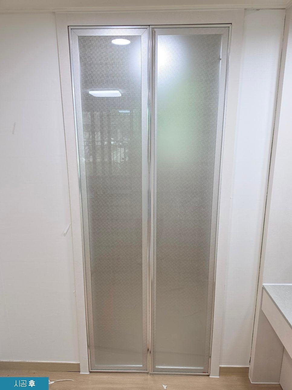 깔끔하게 마감된 화장대 상판과 프레임