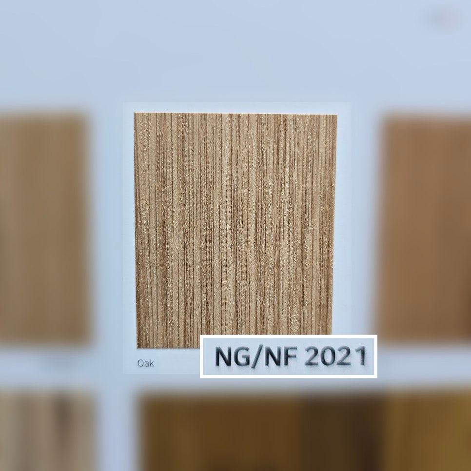 방문에 적용된 NG2021 오크 질감의 샘플 카드
