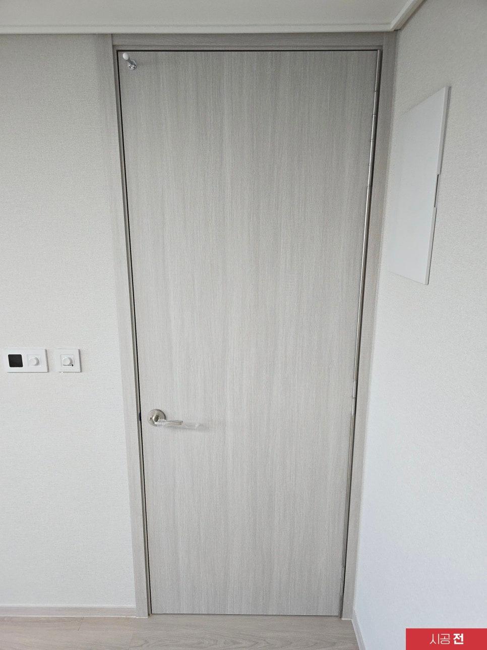 도어 힌지 부분의 시공 전 상태