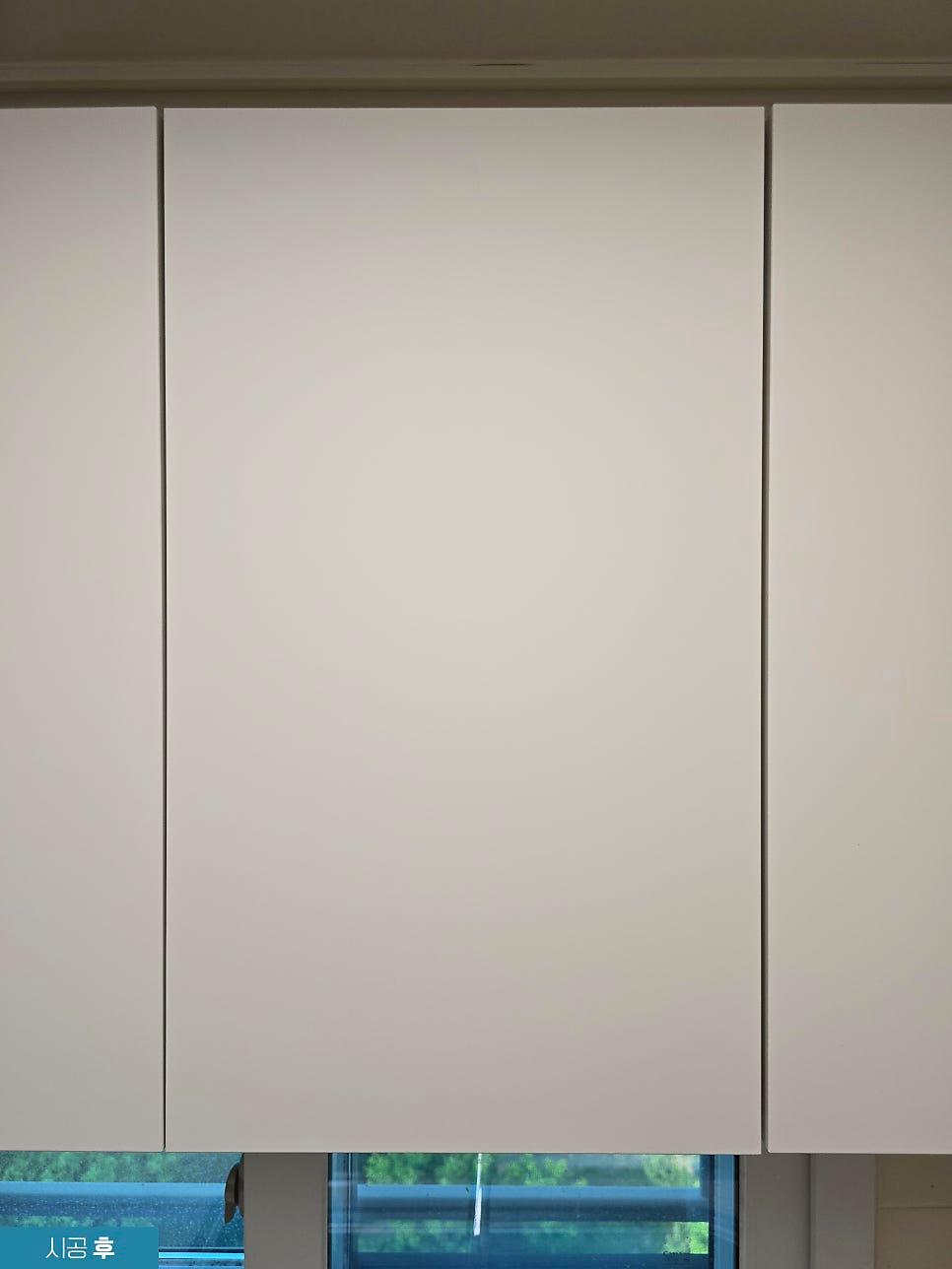창호 상부 수납장의 필름 마감