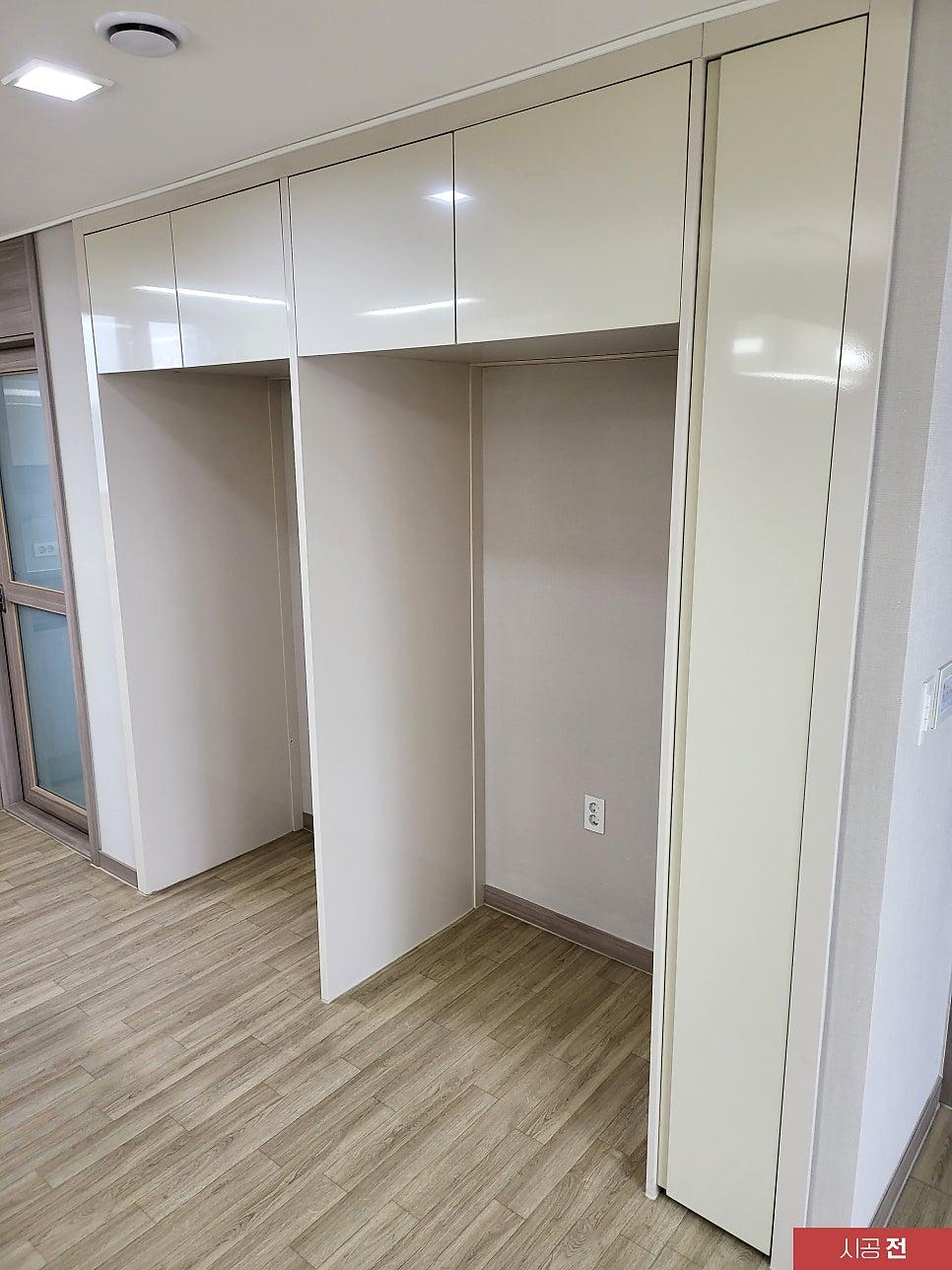 누런 빛이 도는 시공 전 냉장고장