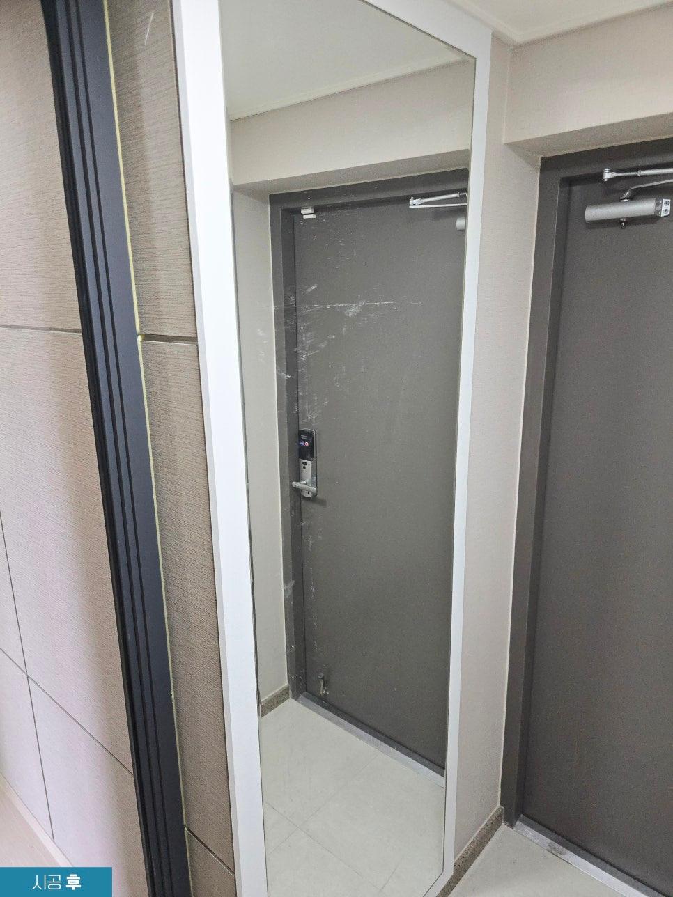 몰딩 분리 시공으로 마감한 현관 신발장 모습
