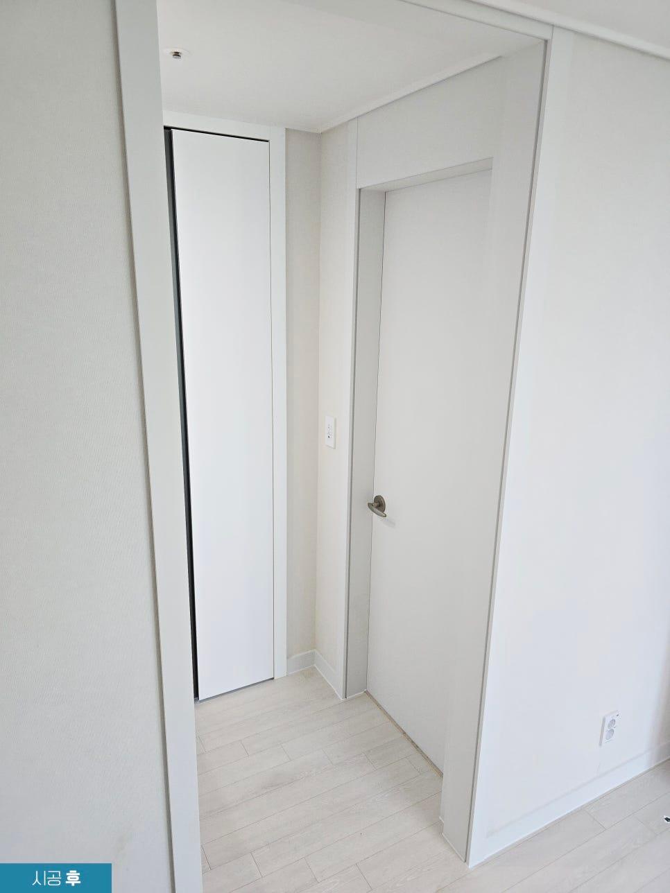 삼성필름 SG1197로 색상을 바꾼 복도 문