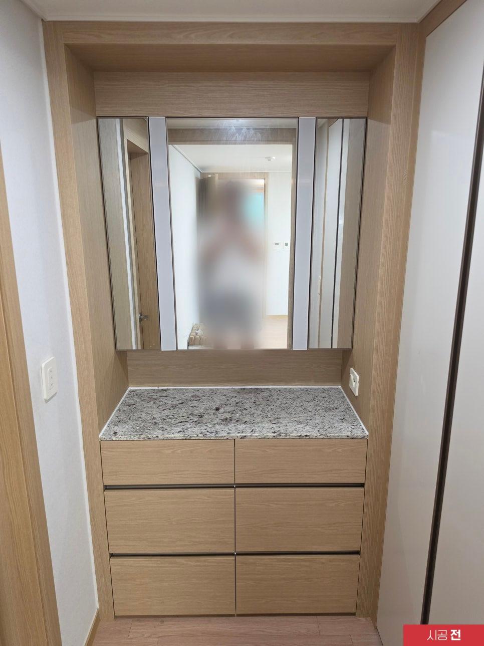 기존 색상이 남아 있는 시공 전 수납장