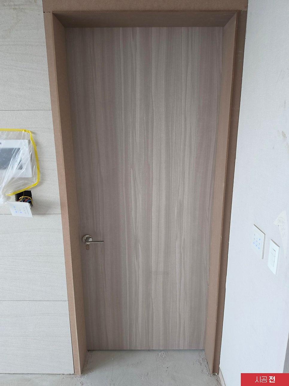변신을 기다리던 현관 공간의 문틀