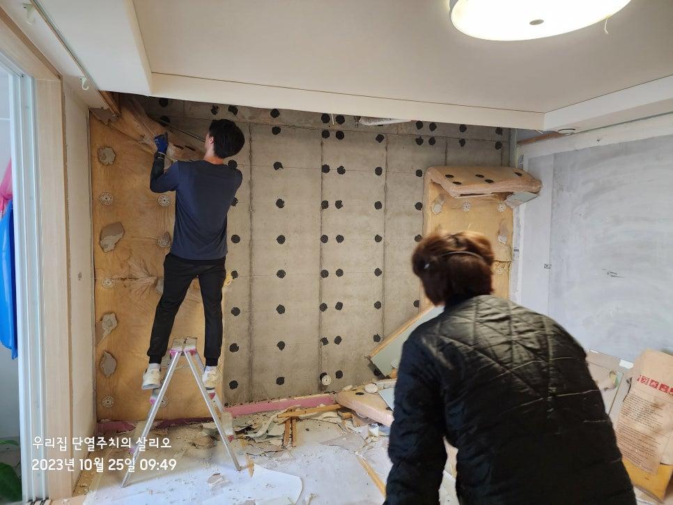 변화를 준비하며 비워진 실내 공간