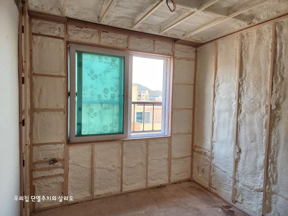 석고보드 마감과 실링팬 보강까지 완료된 천장
