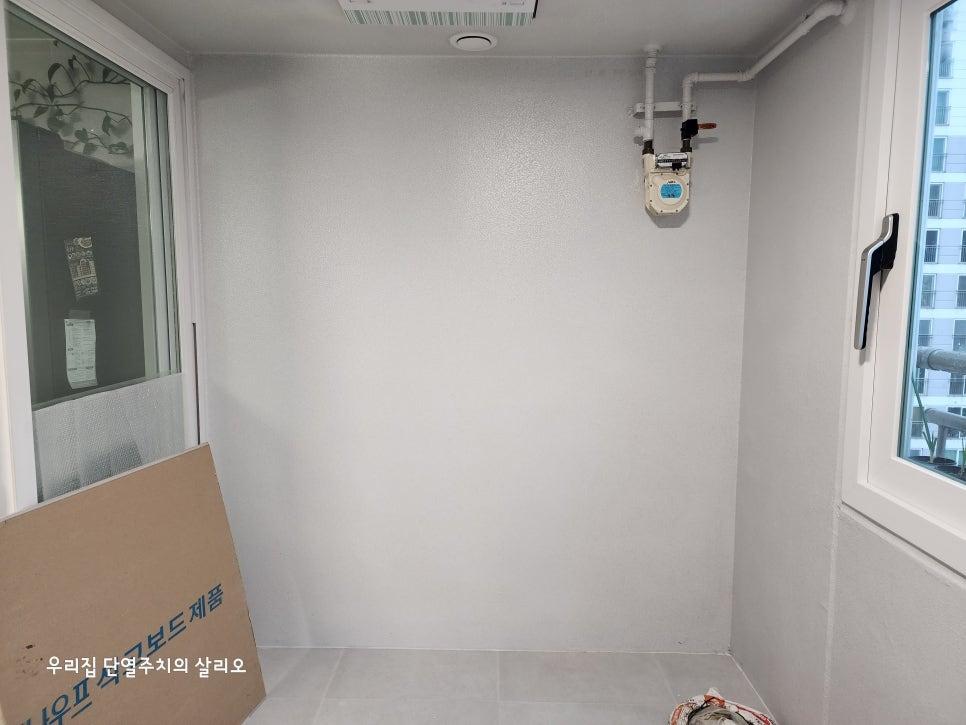 기존 배관과 창호 주변을 점검하는 과정
