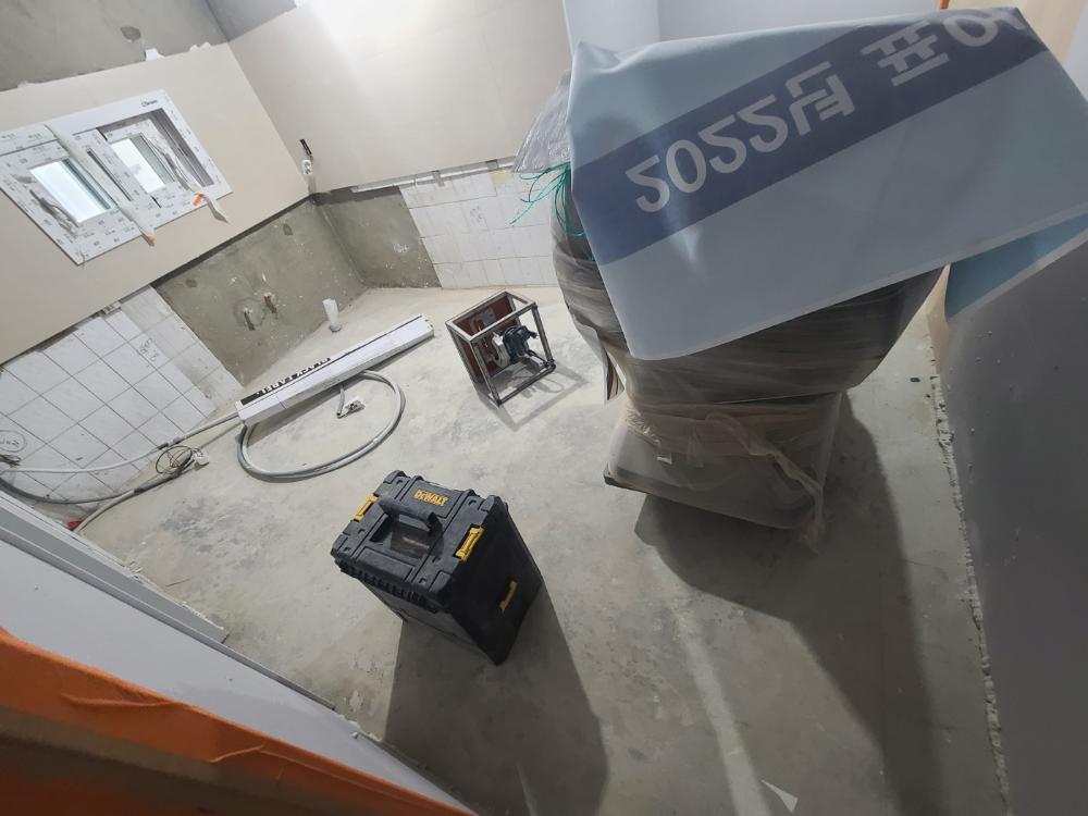 시공 중 사용되는 소형 도구의 모습