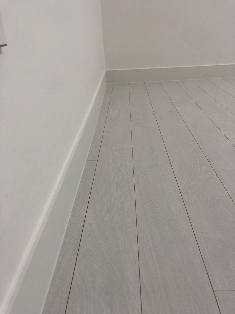 나투스진 어반화이트로 완성되어 환해진 복도