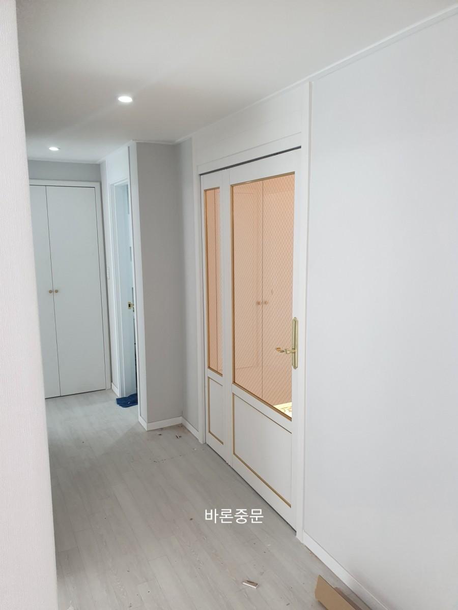 수평 작업 중인 벽과 바닥 표면