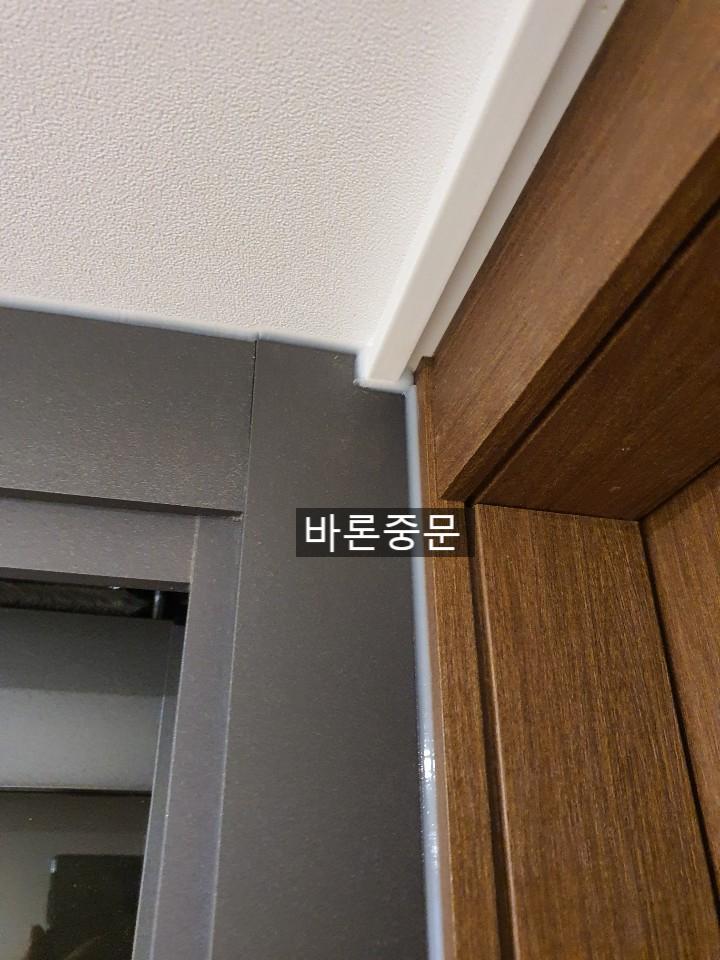 천장과 벽면, 도어가 만나는 접합부 마감