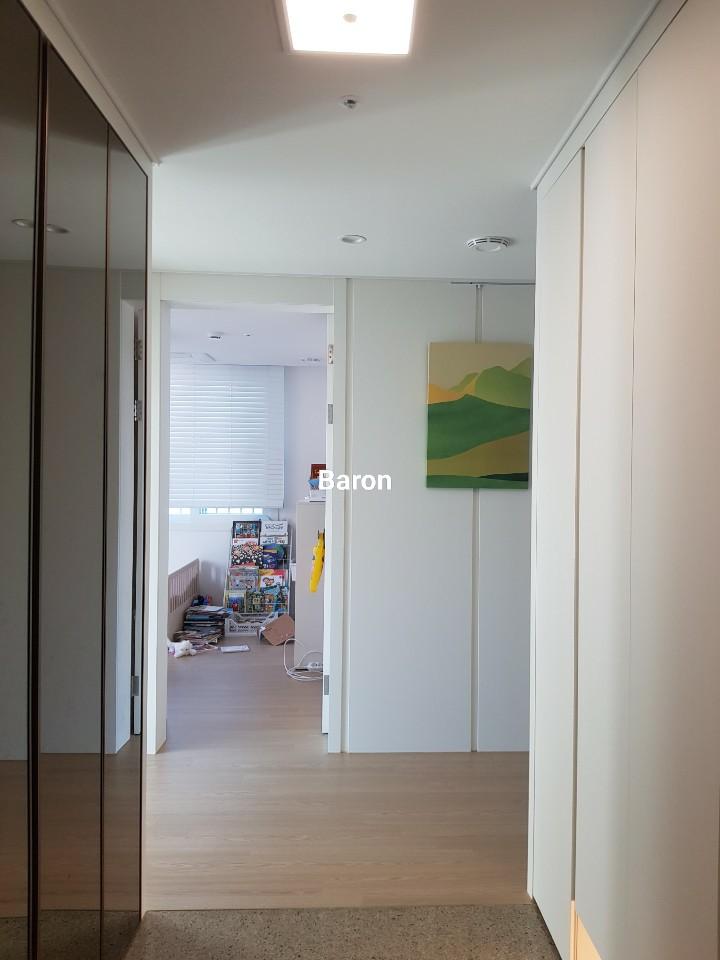 복도 끝 아이방까지 이어지는 전경