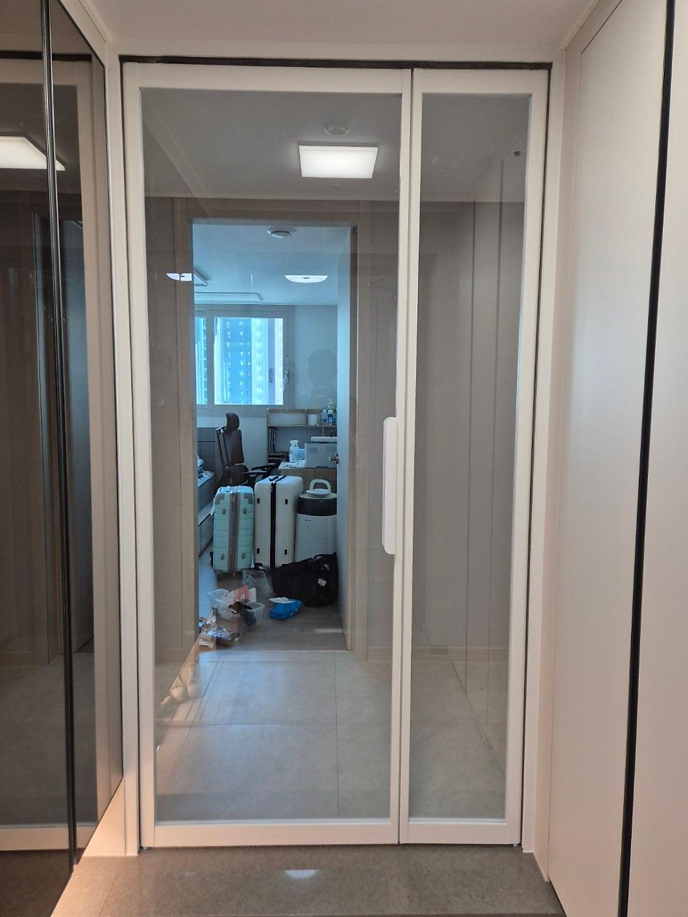 프레임의 슬림함을 살리기 위해 집중하던 순간
