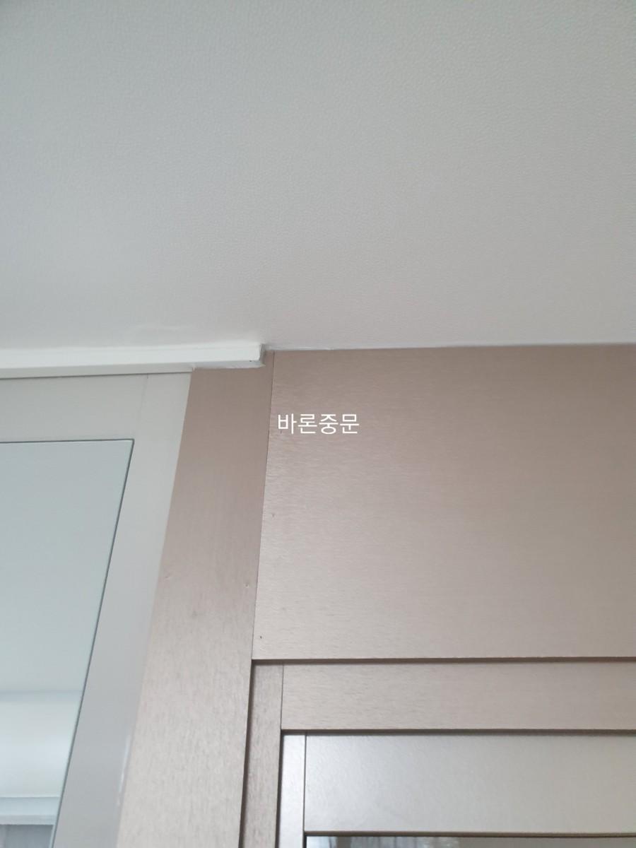 도어 근접 부위의 실리콘 마감 처리