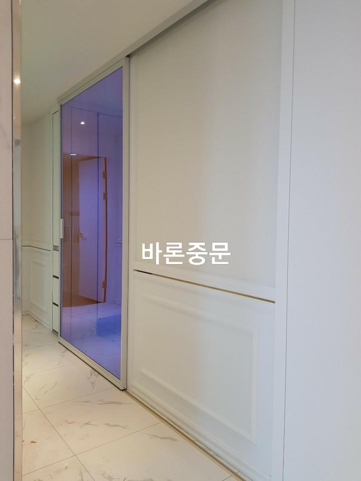 상하부 패널 디테일과 슬라이딩 도어의 접점