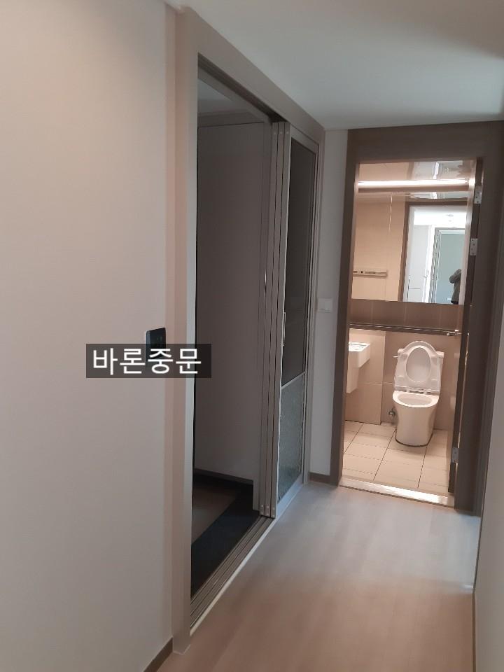 작업 중인 복도 측면의 모습