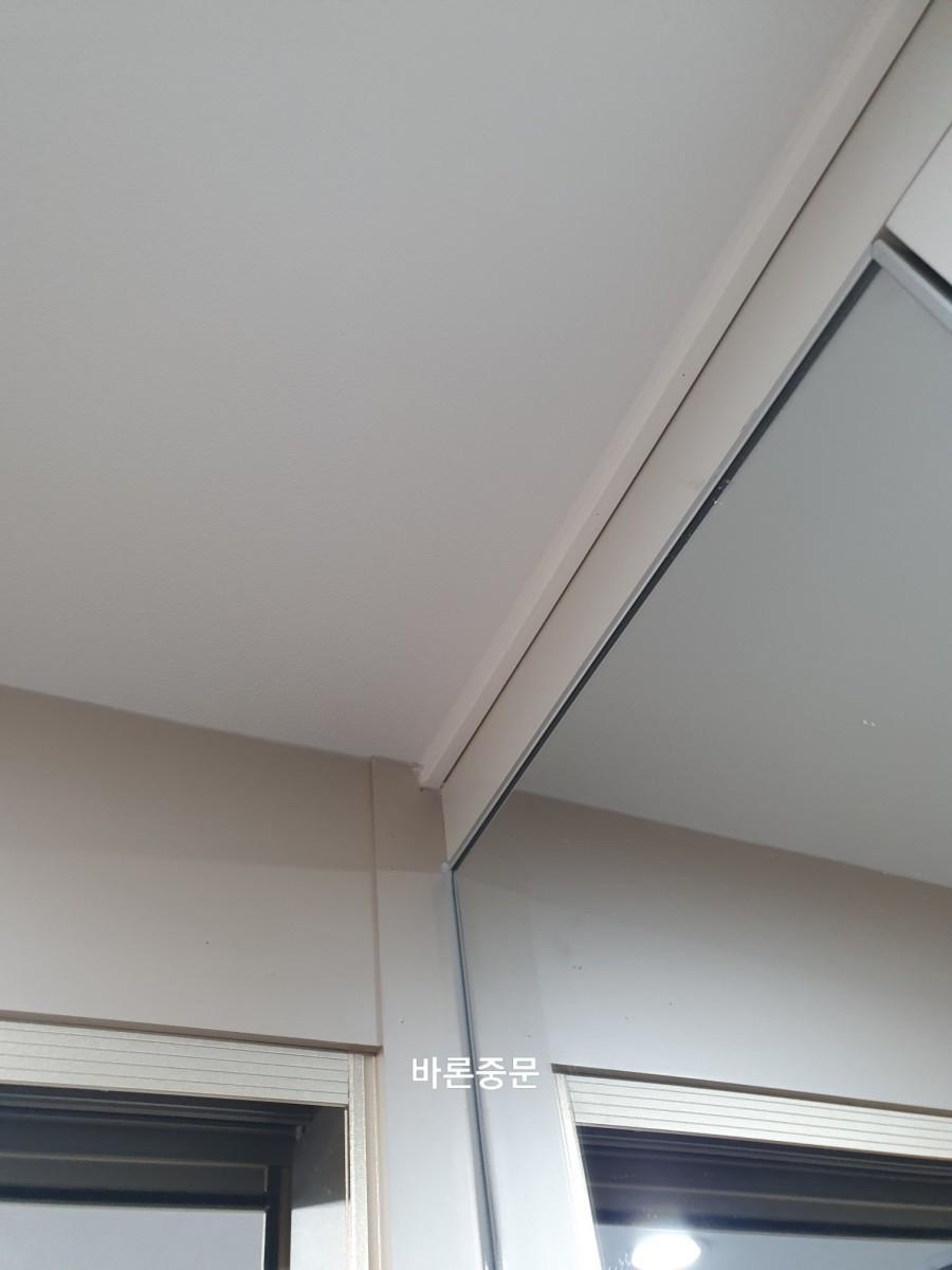 천장과 창호 근접 부분의 마감 구조