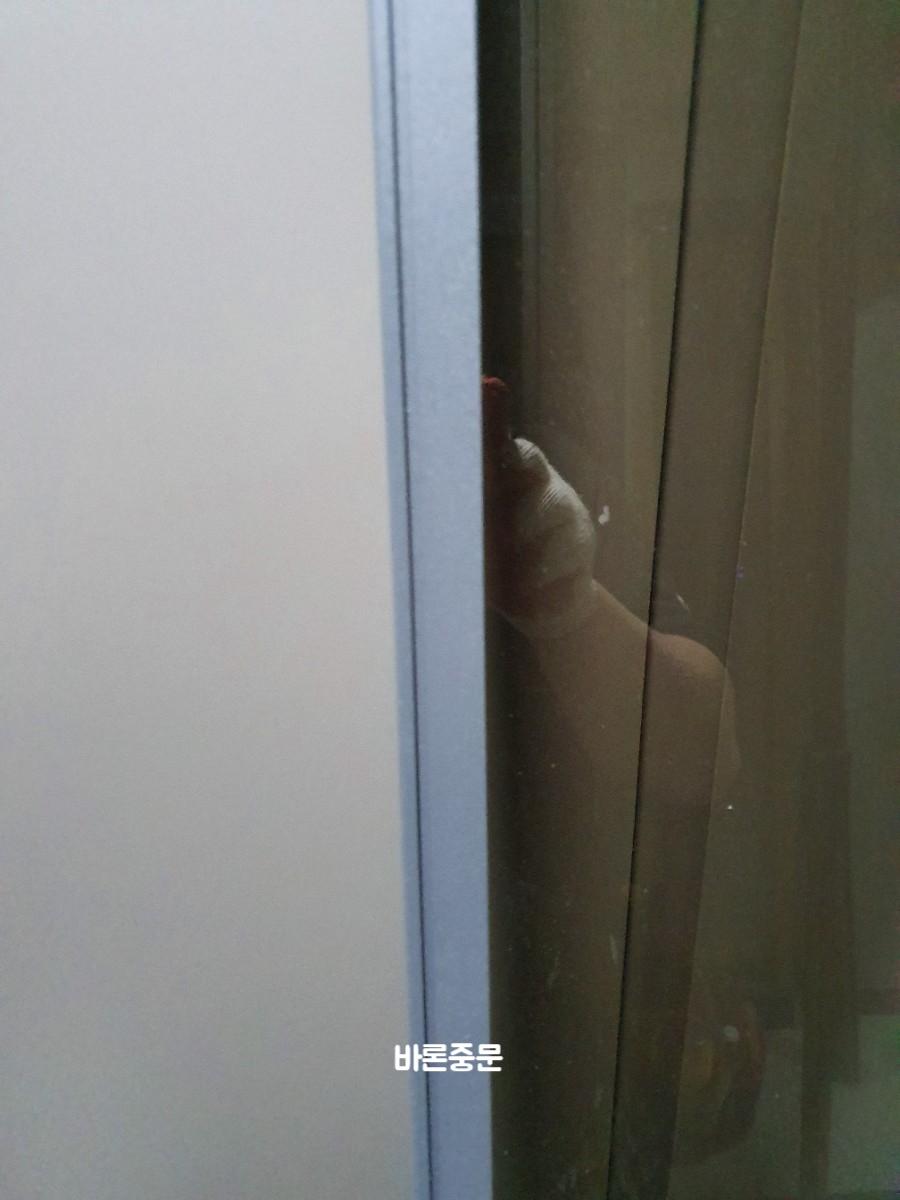 슬라이딩 도어 상부 레일의 겹침 구조