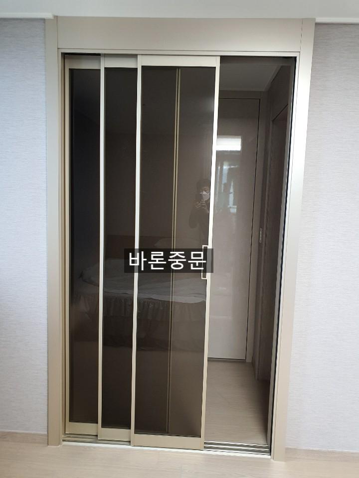 도어 하부 패널과 유리의 결합 상태