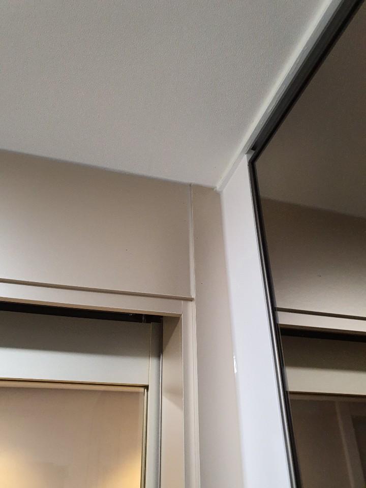 밀폐력을 높이기 위한 상부 프레임 근접샷