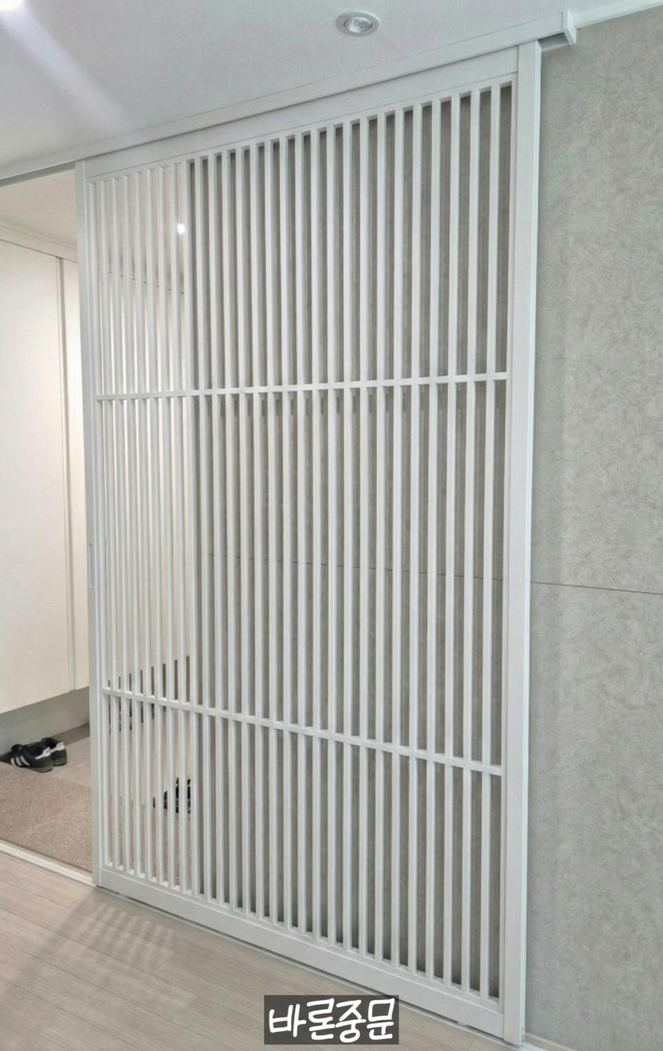 완성된 공간에서 느끼는 차분한 분위기