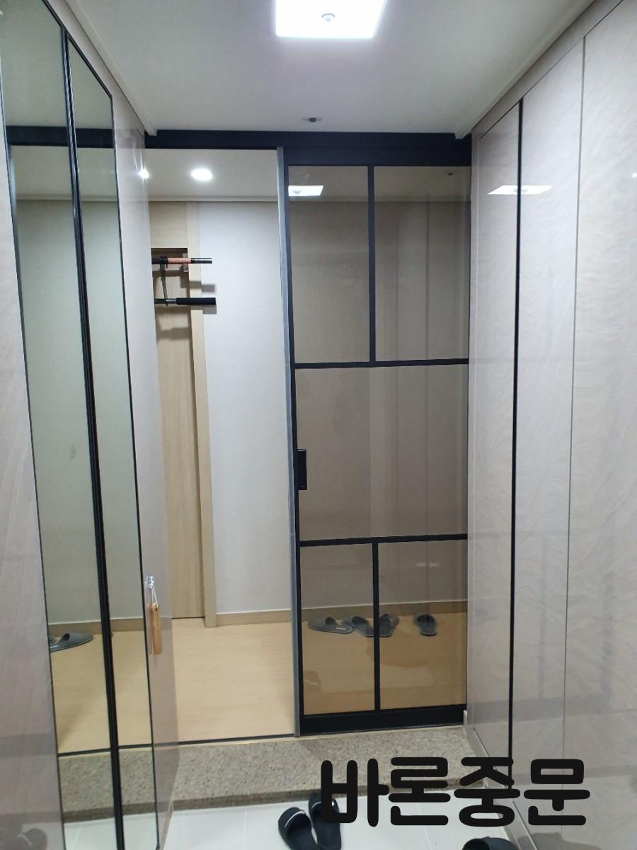 은은한 색감의 강화 브론즈 통유리 패널