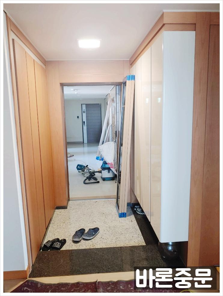 정밀한 시공을 위해 준비된 수공구와 측정 도구들