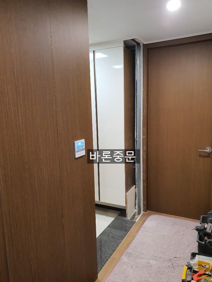 정밀 시공을 위해 사용된 수공구와 기기들