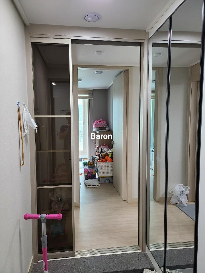 슬라이딩 도어 프레임 설치 단계