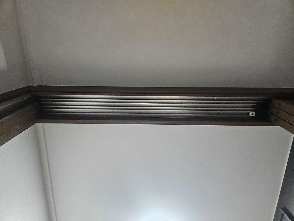 목재 프레임과 라디에이터의 만남