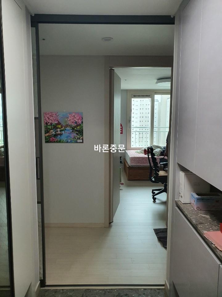 복도 쪽에서 바라본 시공 전의 빈 공간