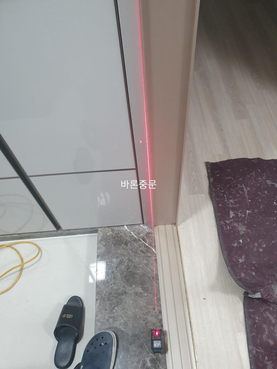 레이저 레벨기를 이용한 수직 수평 측정