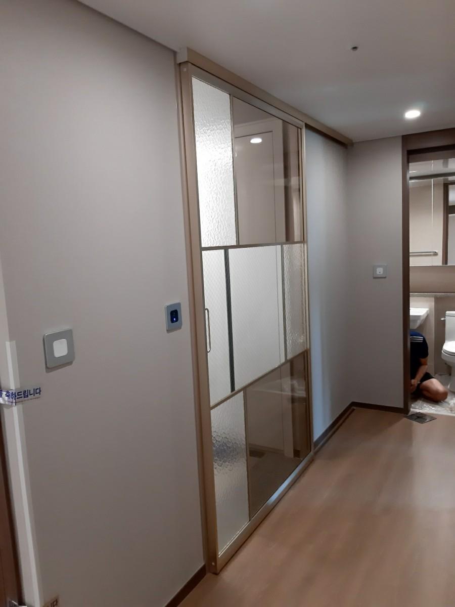 중문 설치 후 내부에서 바라본 시야