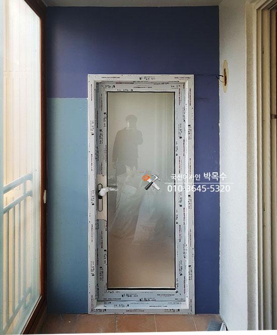 유리 도어로 리폼된 현관의 모습