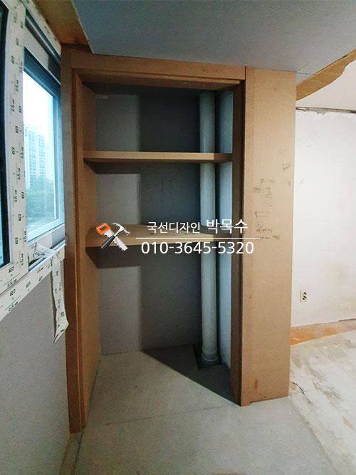 무지주 선반 설치를 위한 수납장 기초 틀 작업