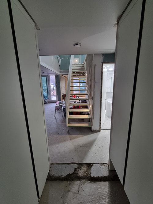 도어 설치 전 주변 상태 확인