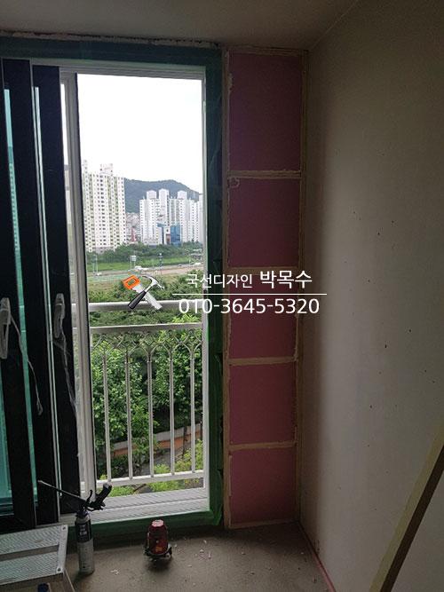 창호 주변부 단열 작업을 위한 준비 과정