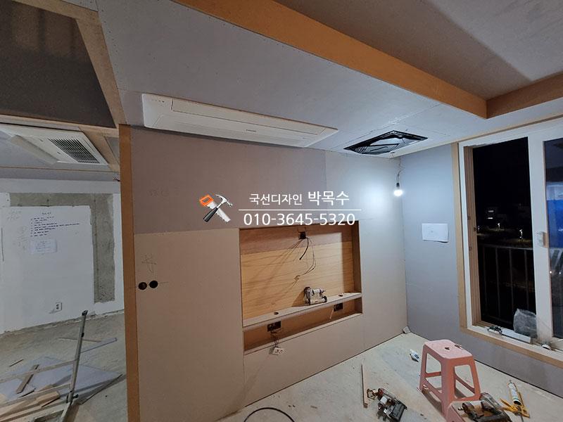 세부 마감을 위해 사용되는 소형 도구들