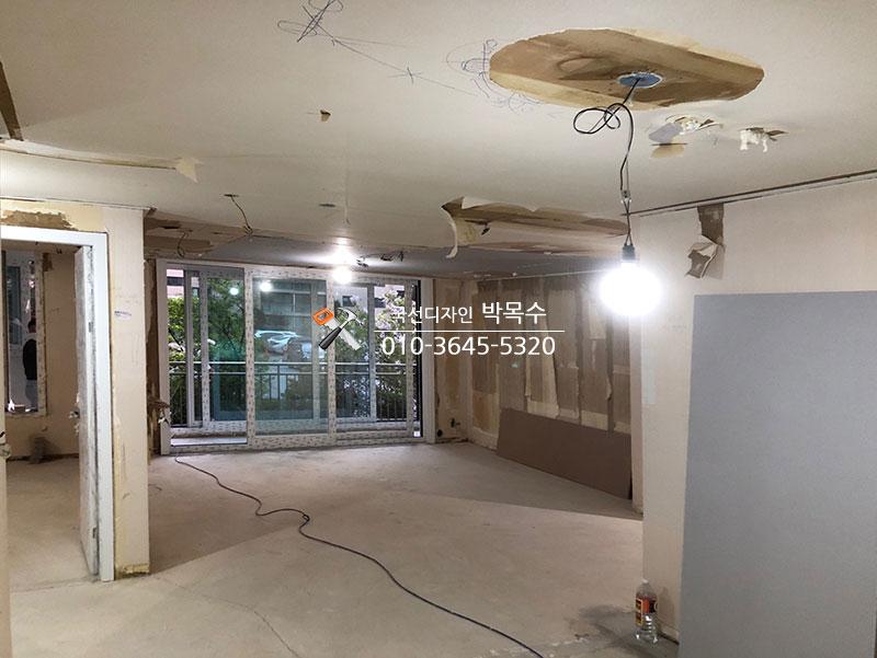 단열재와 석고보드가 맞물린 외벽 보강 상태