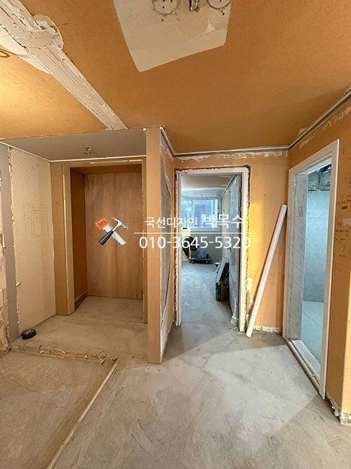새로운 공간이 태어나기 전의 복도