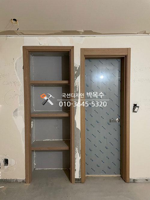 문틀 주변 벽면 정리와 마감 전 상태