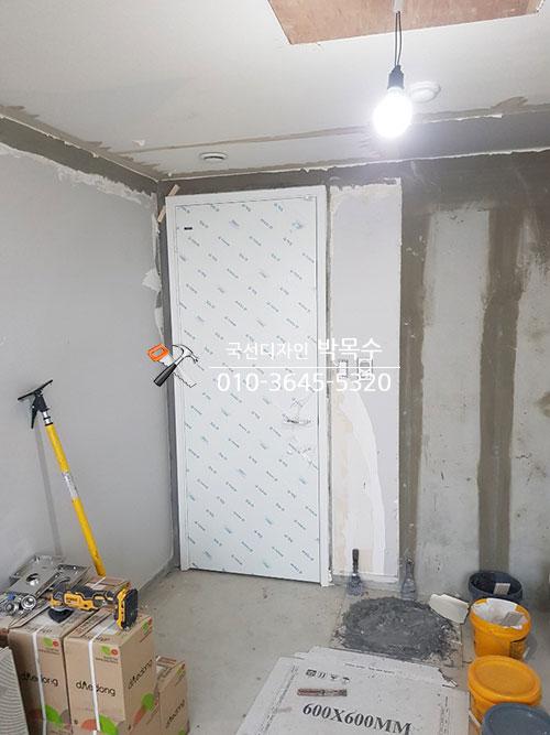 도어 프레임 조정을 위해 사용되는 수공구
