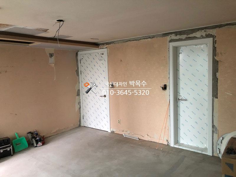 도어 설치를 위해 준비된 수공구