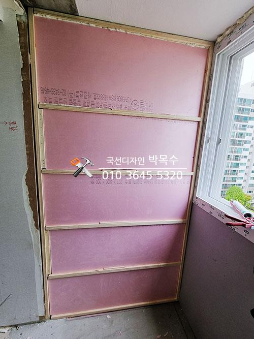 마감재 덮기 전 창틀 주변의 단열 상태