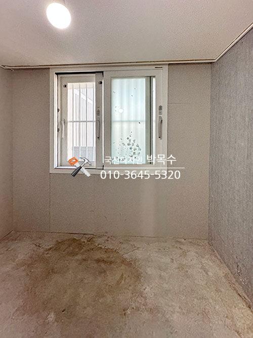 단열 보강 작업이 한창이던 거친 상태의 방